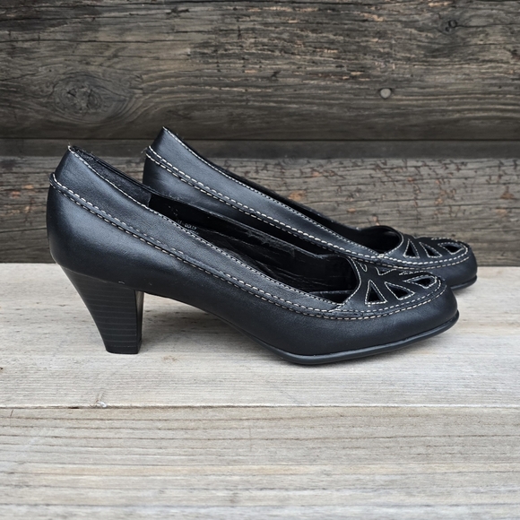 AEROSOLES Dolly Classic Minimalist Leather Cutout Details Comfort Heels 7M - Picture 3 of 15